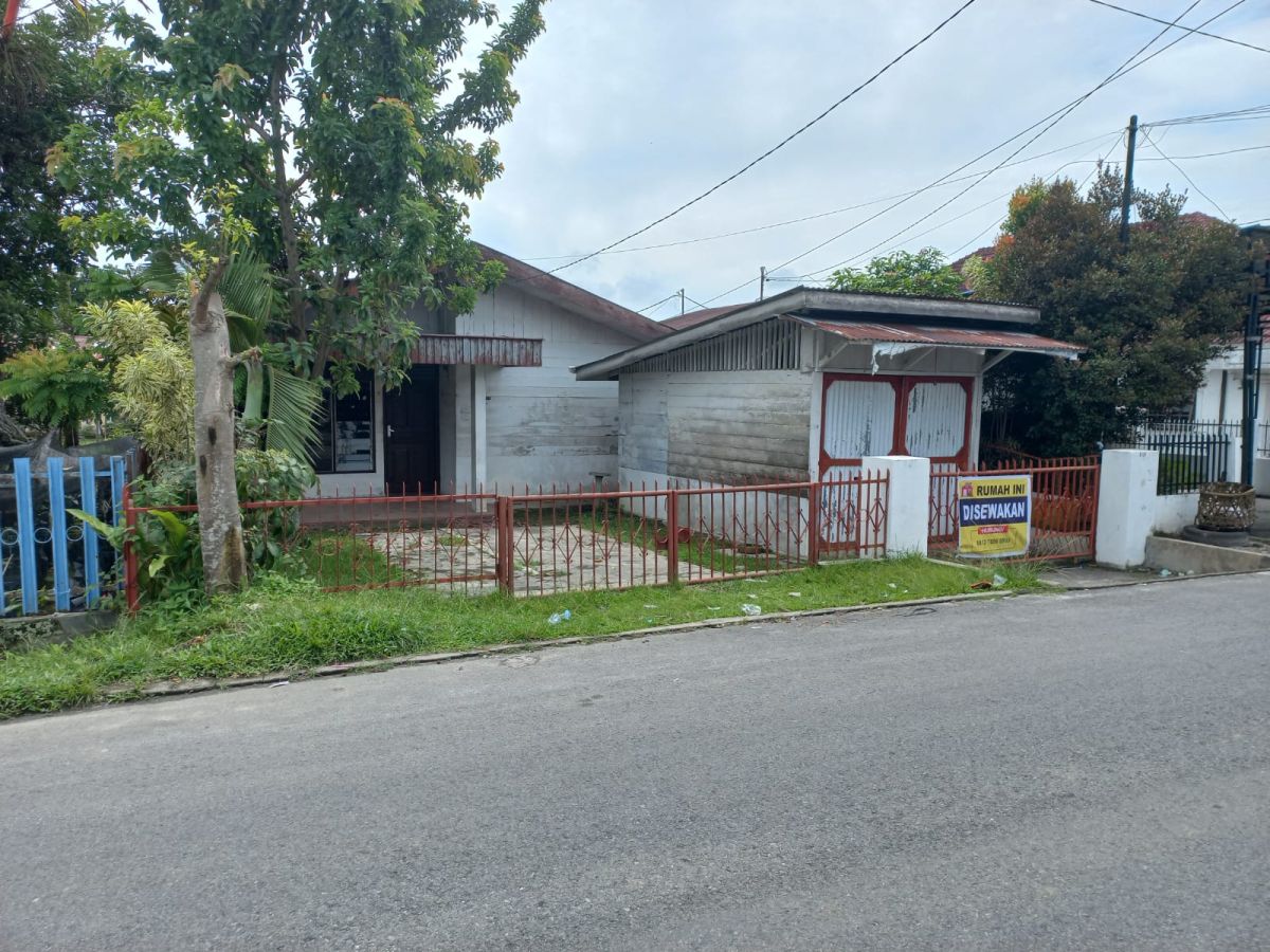 Properti terdaftar untuk dijual atau disewa - Dijual Rumah Luas Di Jl Kasuari, Pematang Siantar Ag1929